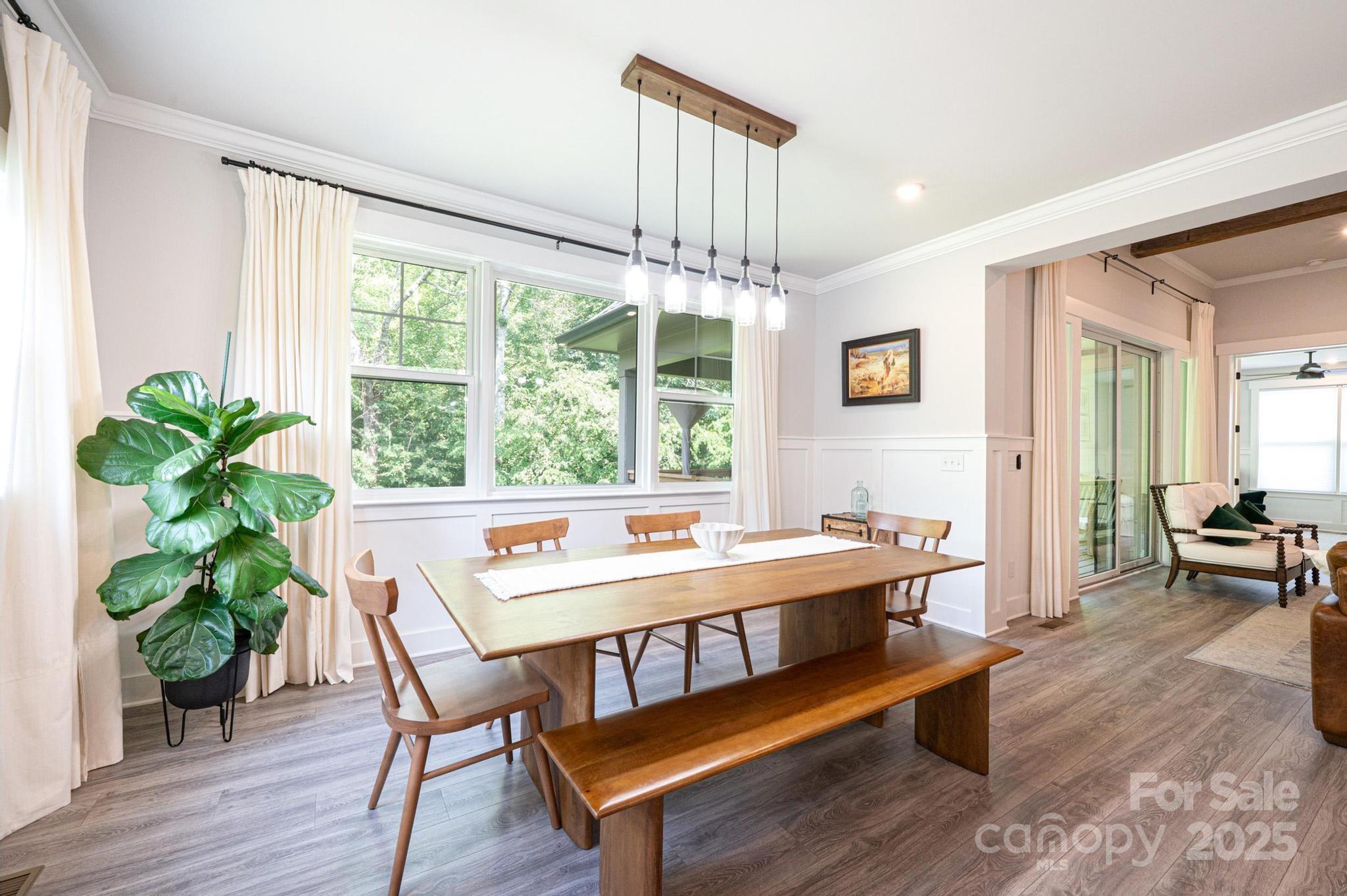 Hickory, North Carolina, 28601, United States, 4 Bedrooms Bedrooms, ,4 BathroomsBathrooms,Residential,For Sale,1850050