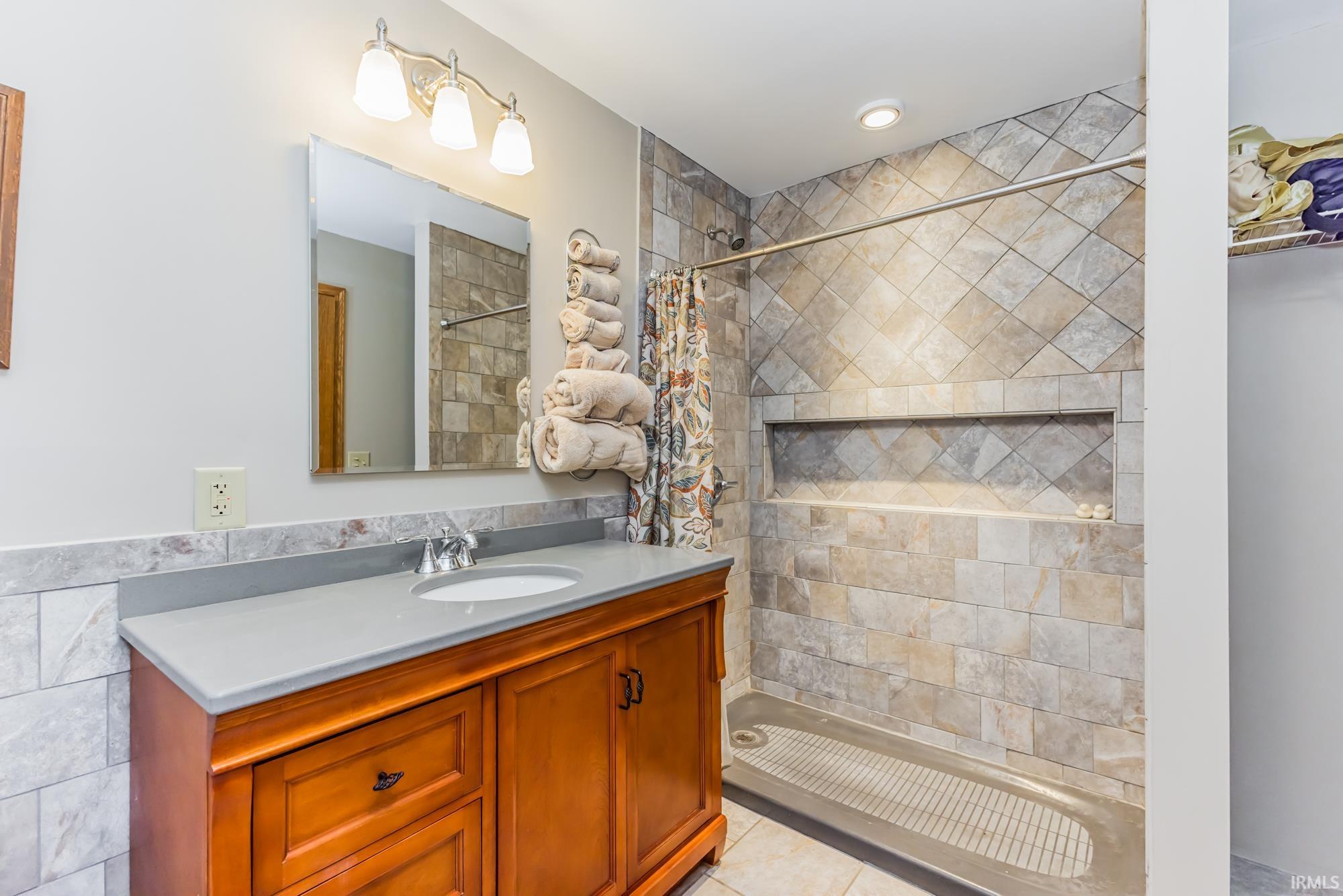 Angola, Indiana, 46730, United States, 6 Bedrooms Bedrooms, ,6 BathroomsBathrooms,Residential,For Sale,1973730