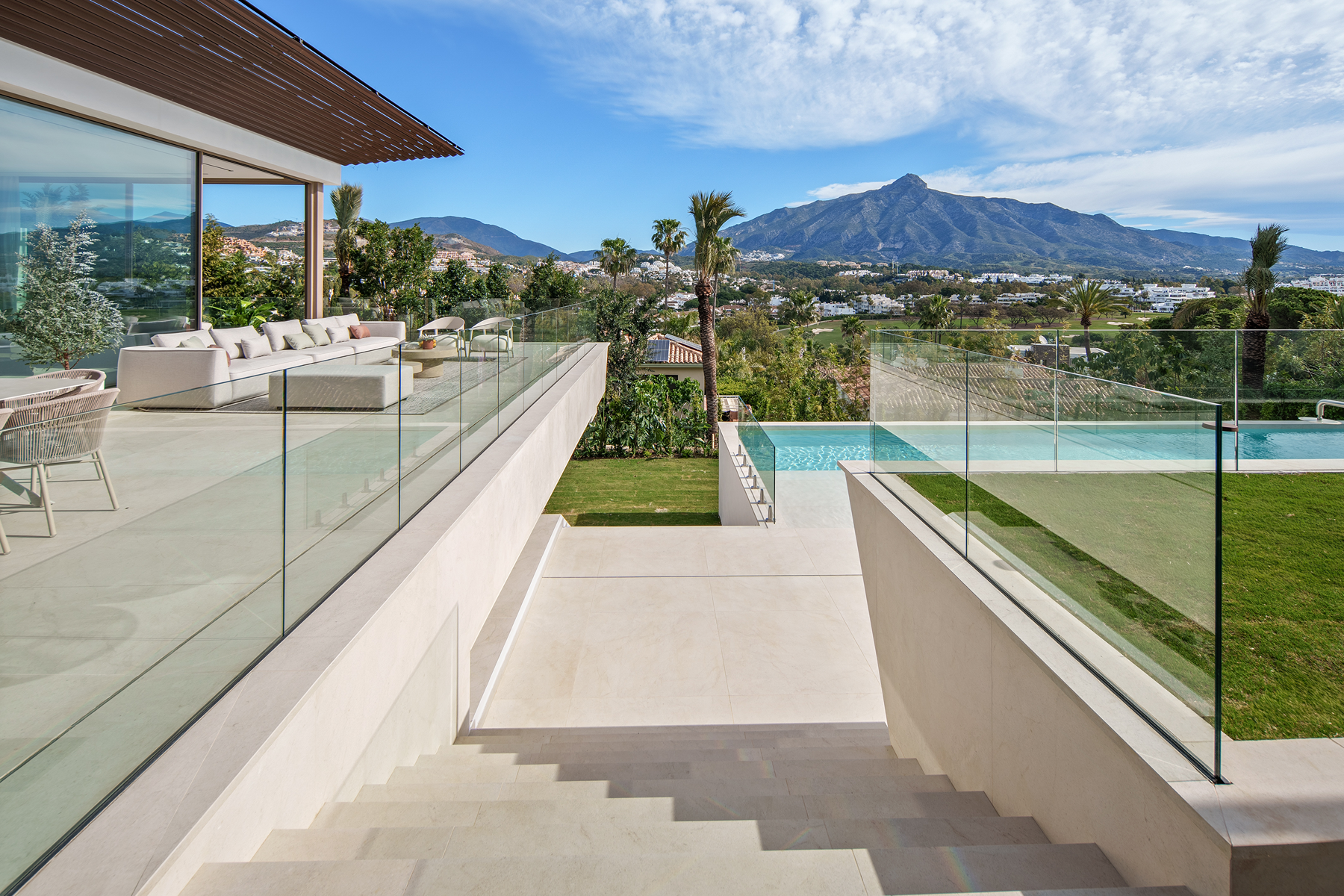  Stunning Contemporary Villa in The Golf Valley - 物件實景