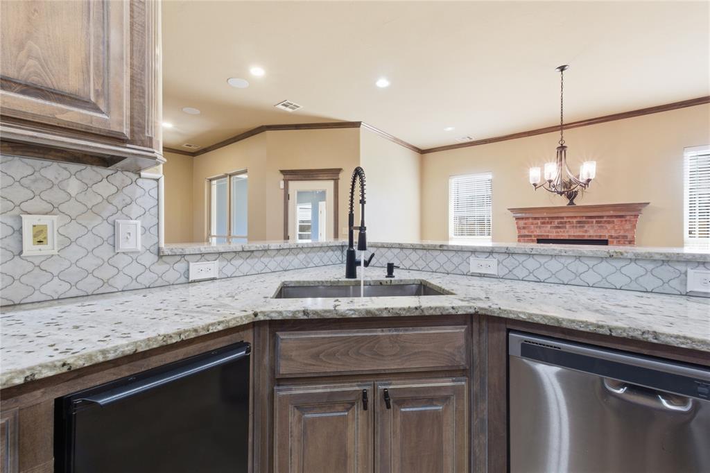Mustang, Oklahoma, 73064, United States, 4 Bedrooms Bedrooms, ,4 BathroomsBathrooms,Residential,For Sale,1966333