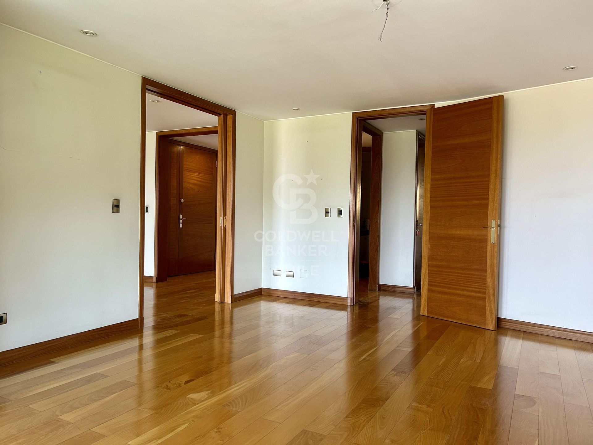 Vitacura, Chile, 5 Bedrooms Bedrooms, ,4 BathroomsBathrooms,Residential,For Sale,1966854