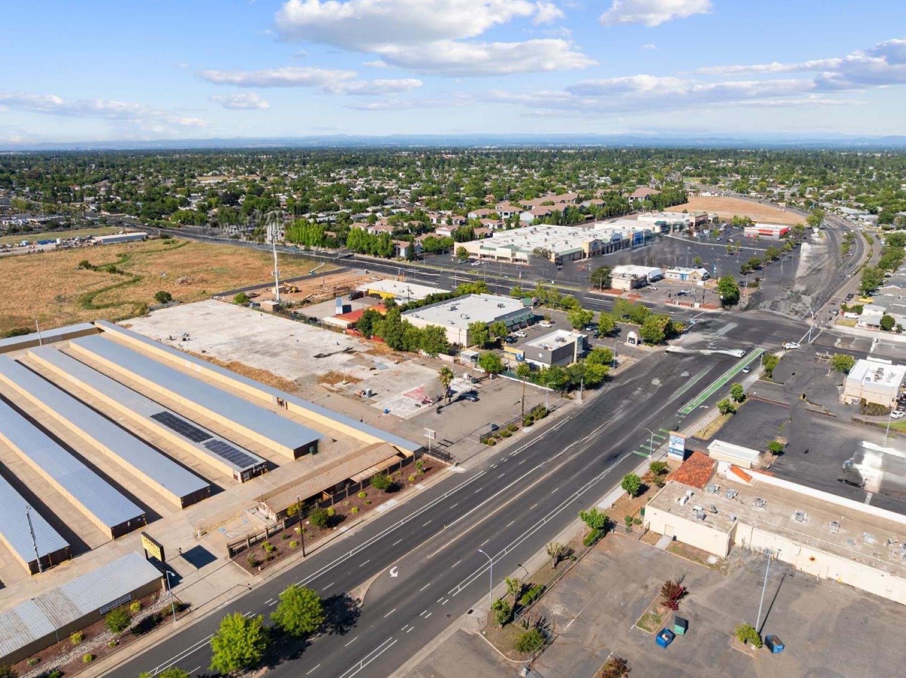  3525 Elkhorn Boulevard, North Highlands, CA 95660 - 物件實景