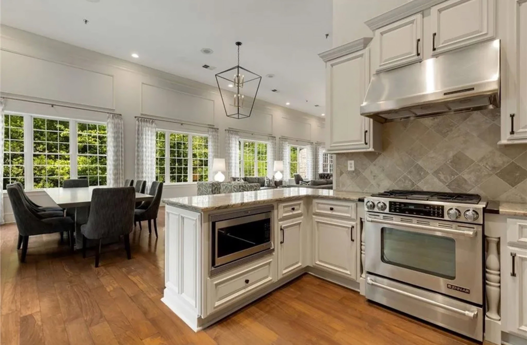  Showstopping Spacious Two Bedroom in the Exclusive Greystone at Vinings - 物件實景