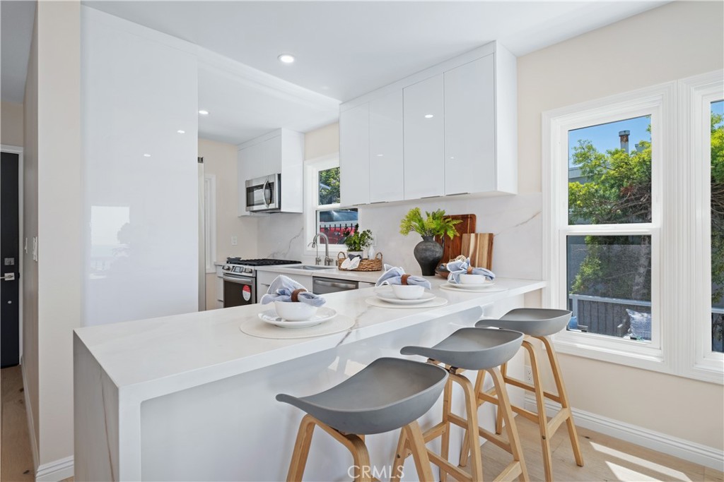 Laguna Beach, California, 92651, United States, 2 Bedrooms Bedrooms, ,3 BathroomsBathrooms,Residential,For Sale,1998159