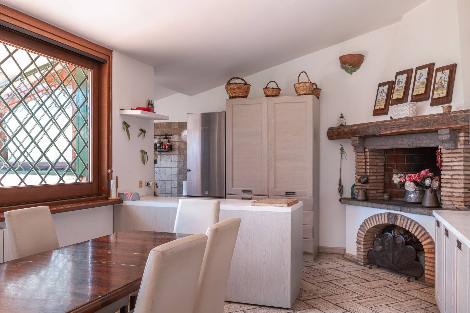 Sacrofano, Roma, 00060, IT, 6 Bedrooms Bedrooms, ,5 BathroomsBathrooms,Residential,For Sale,1850375