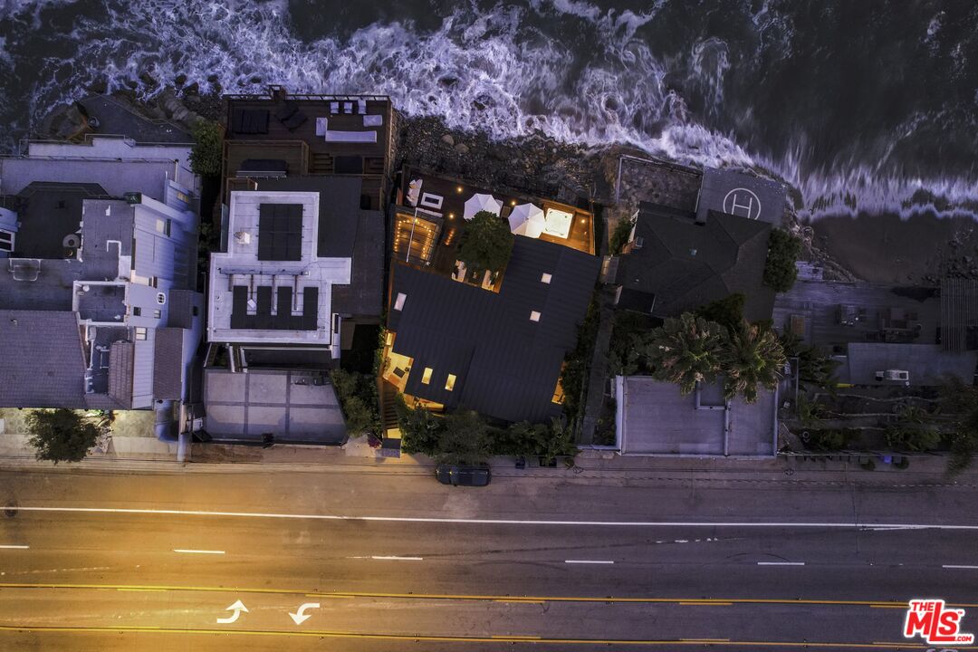 Malibu, California, 90265, United States, 3 Bedrooms Bedrooms, ,2 BathroomsBathrooms,Residential,For Sale,1992051