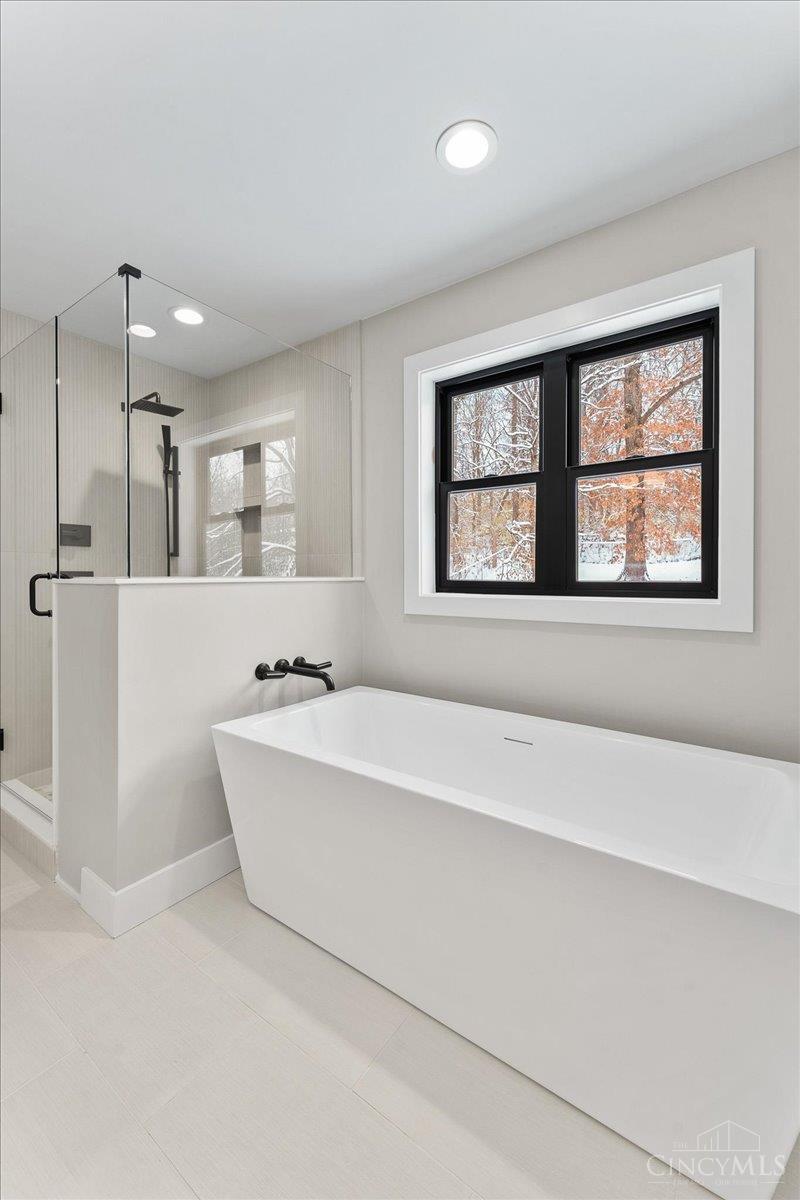 Blue Ash, Ohio, 45241, United States, 4 Bedrooms Bedrooms, ,4 BathroomsBathrooms,Residential,For Sale,2001661