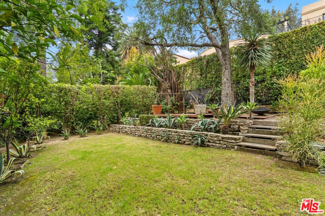 Los Angeles, California, 90027, United States, 4 Bedrooms Bedrooms, ,4 BathroomsBathrooms,Residential,For Sale,1898914