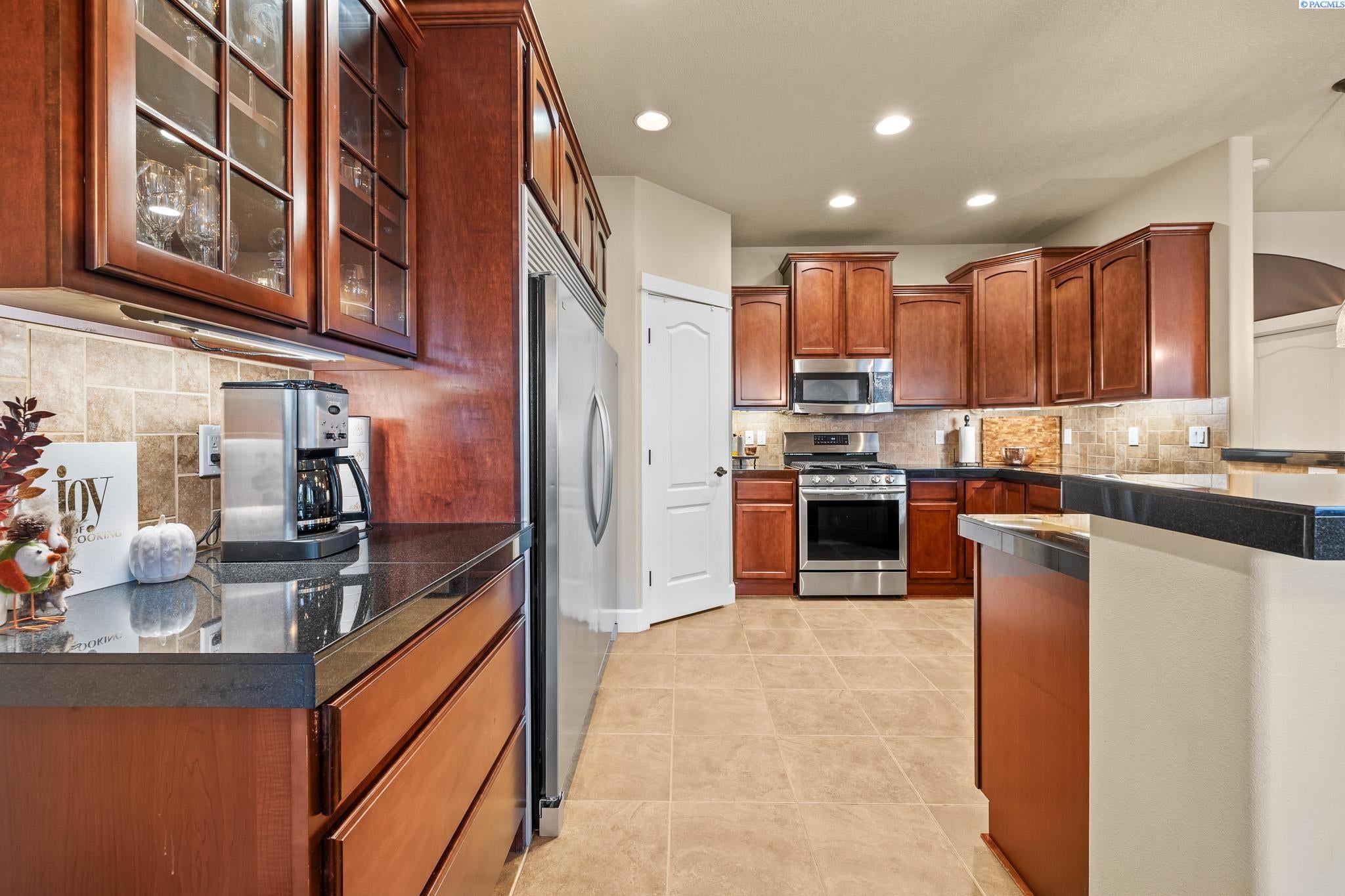 Kennewick, Washington, 99338, United States, 4 Bedrooms Bedrooms, ,3 BathroomsBathrooms,Residential,For Sale,1982934