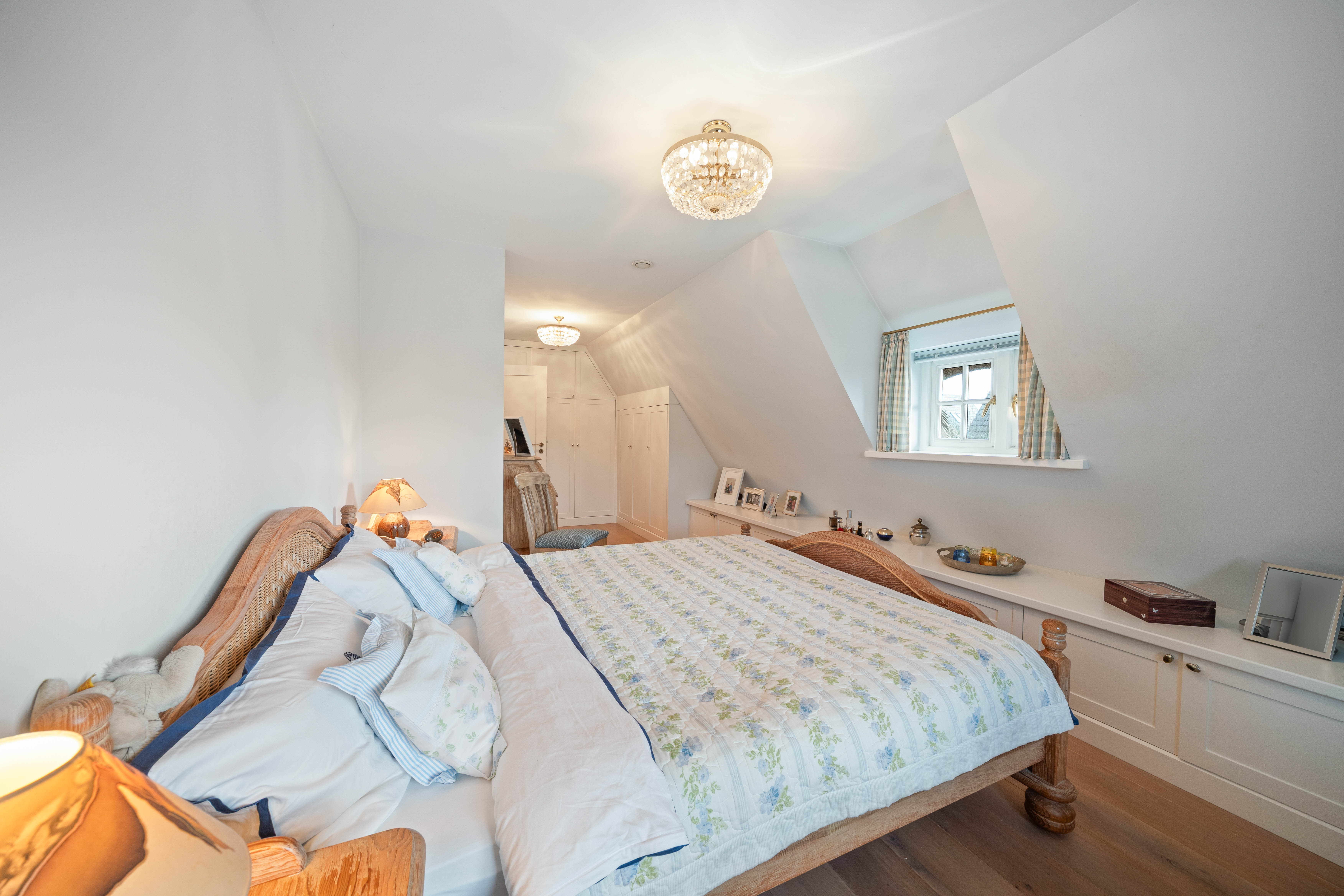  Friesische Eleganz in bester Lage – Stilvolle Reetdachhaushälfte mit großem G... - 物件實景