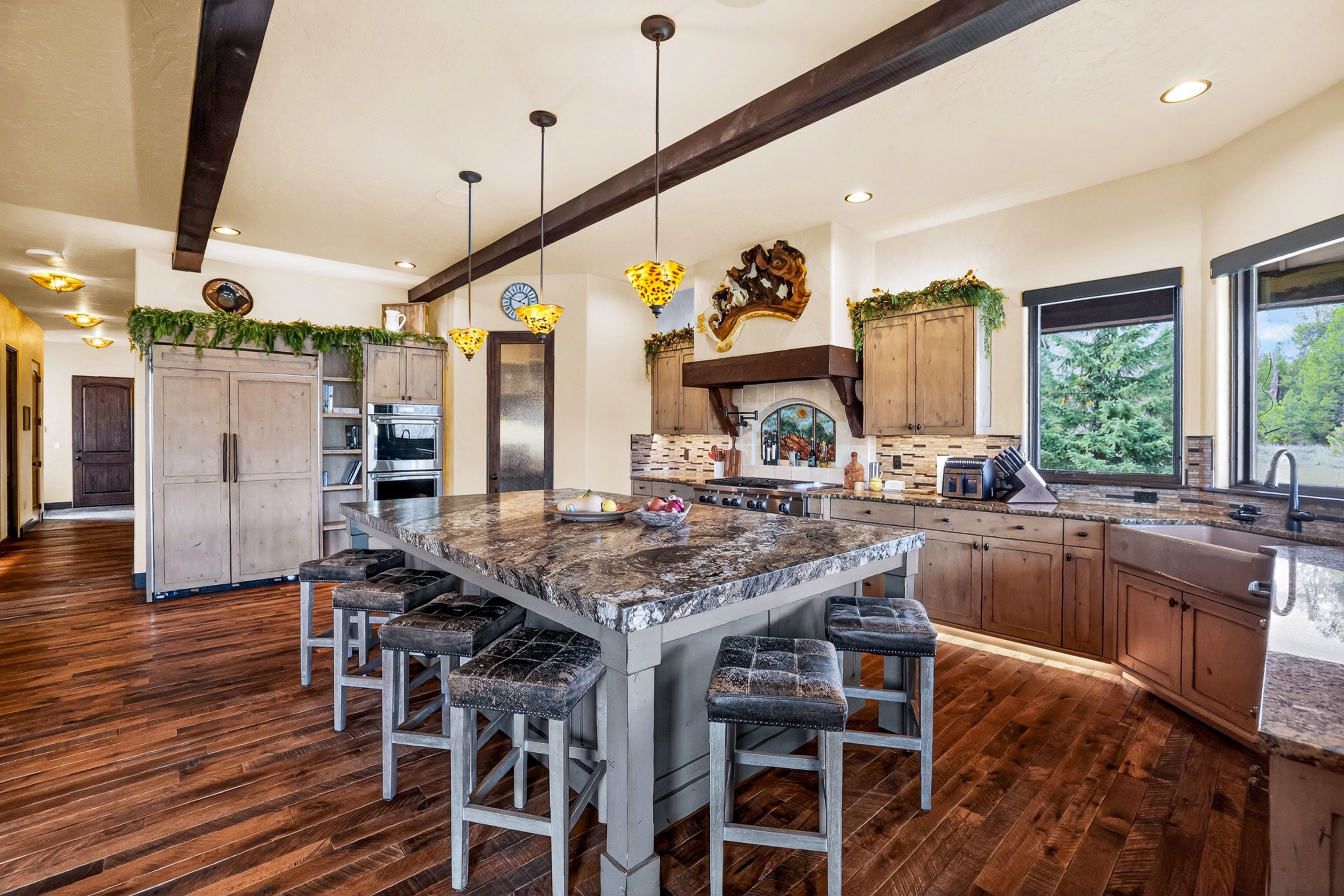  Stunning Home with Payette River Frontage on 2.66 Acres in McCall, Idaho - 物件實景
