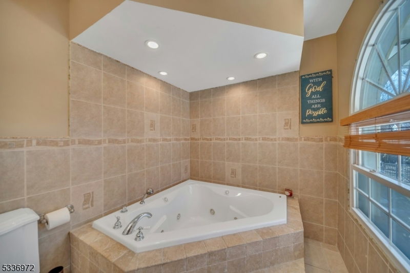 West Orange Twp., New Jersey, 07052, United States, 6 Bedrooms Bedrooms, ,4 BathroomsBathrooms,Residential,For Sale,1934575