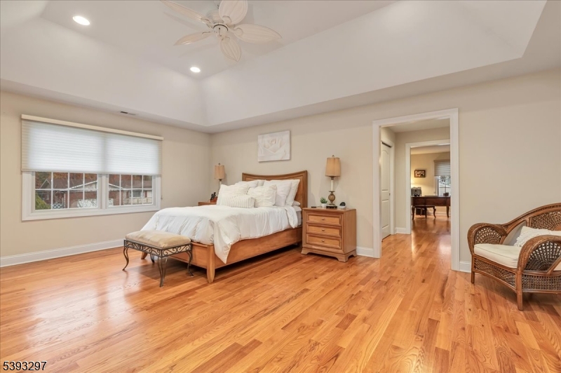 Edison Twp., New Jersey, 08820, United States, 5 Bedrooms Bedrooms, ,4 BathroomsBathrooms,Residential,For Sale,1989591