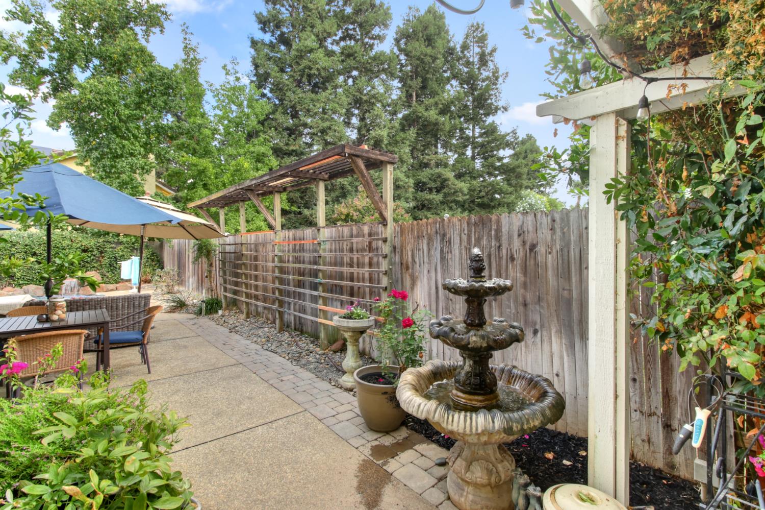 Elk Grove, California, 95624, United States, 4 Bedrooms Bedrooms, ,4 BathroomsBathrooms,Residential,For Sale,1987629