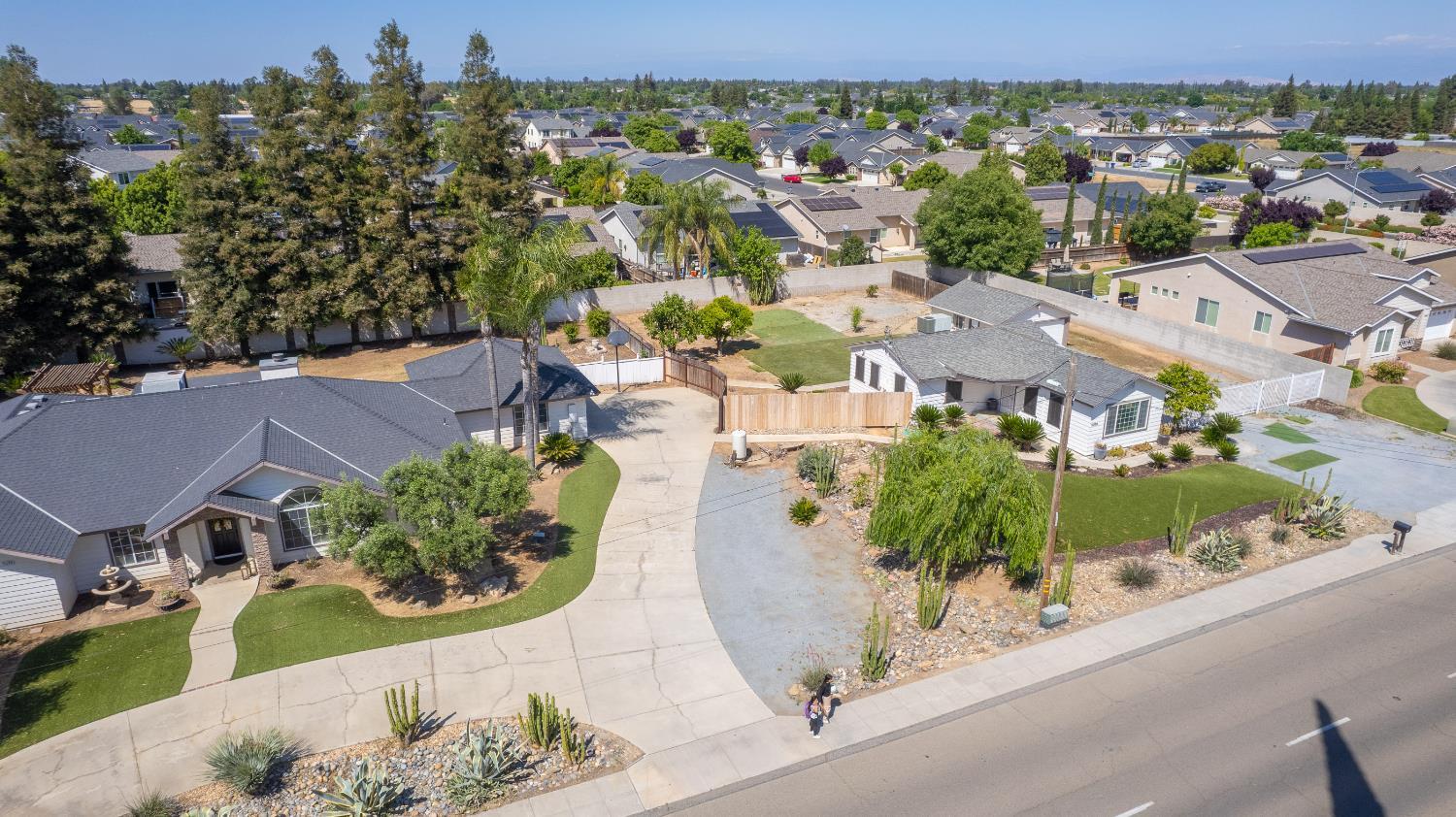 Fresno, California, 93722, United States, 3 Bedrooms Bedrooms, ,2 BathroomsBathrooms,Residential,For Sale,2039755