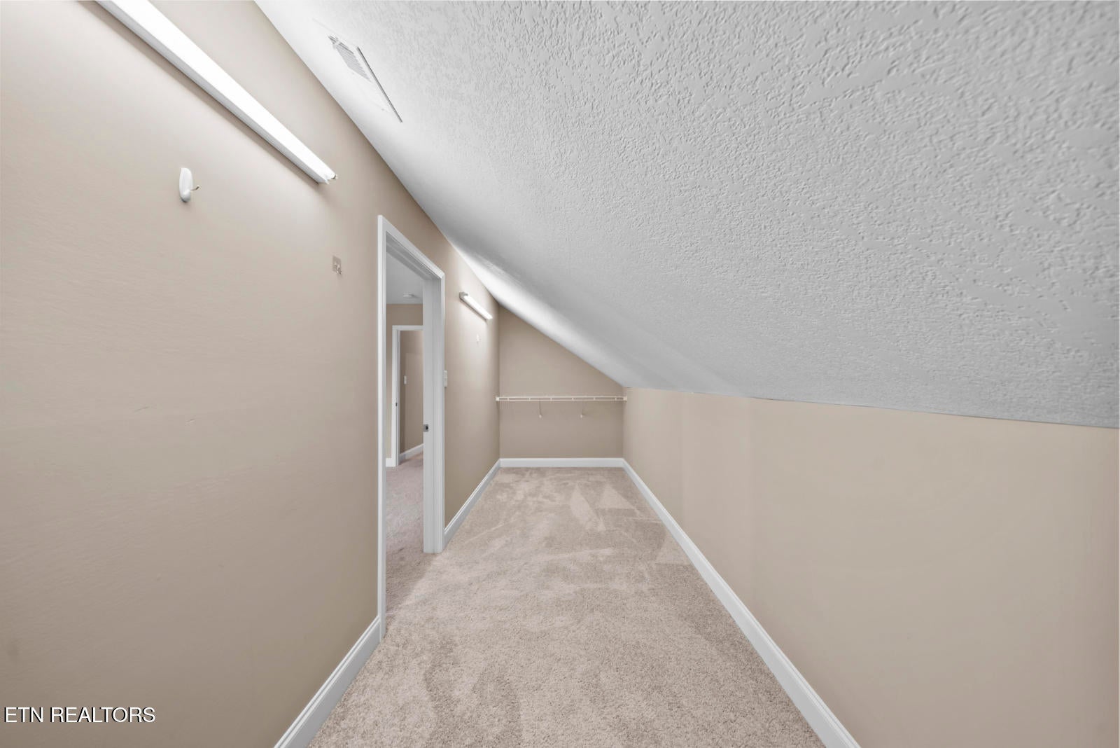 Oak Ridge, Tennessee, 37830, United States, 4 Bedrooms Bedrooms, ,3 BathroomsBathrooms,Residential,For Sale,2003025