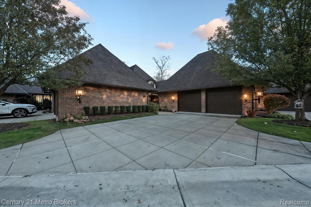 Grand Blanc, Michigan, 48439, United States, 3 Bedrooms Bedrooms, ,5 BathroomsBathrooms,Residential,For Sale,1986103