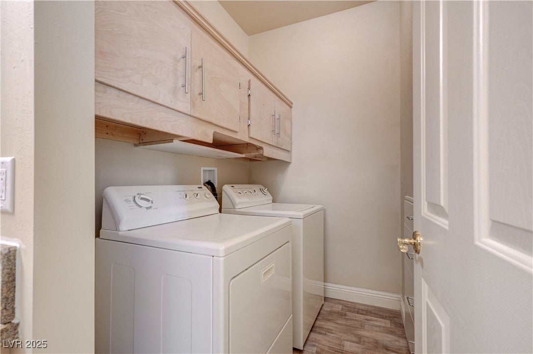 Las Vegas, Nevada, 89117, United States, 4 Bedrooms Bedrooms, ,5 BathroomsBathrooms,Residential,For Sale,2005418