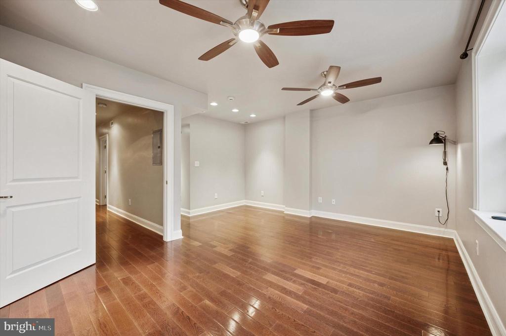 Philadelphia, Pennsylvania, 19125, United States, 4 Bedrooms Bedrooms, ,3 BathroomsBathrooms,Residential,For Sale,1836902