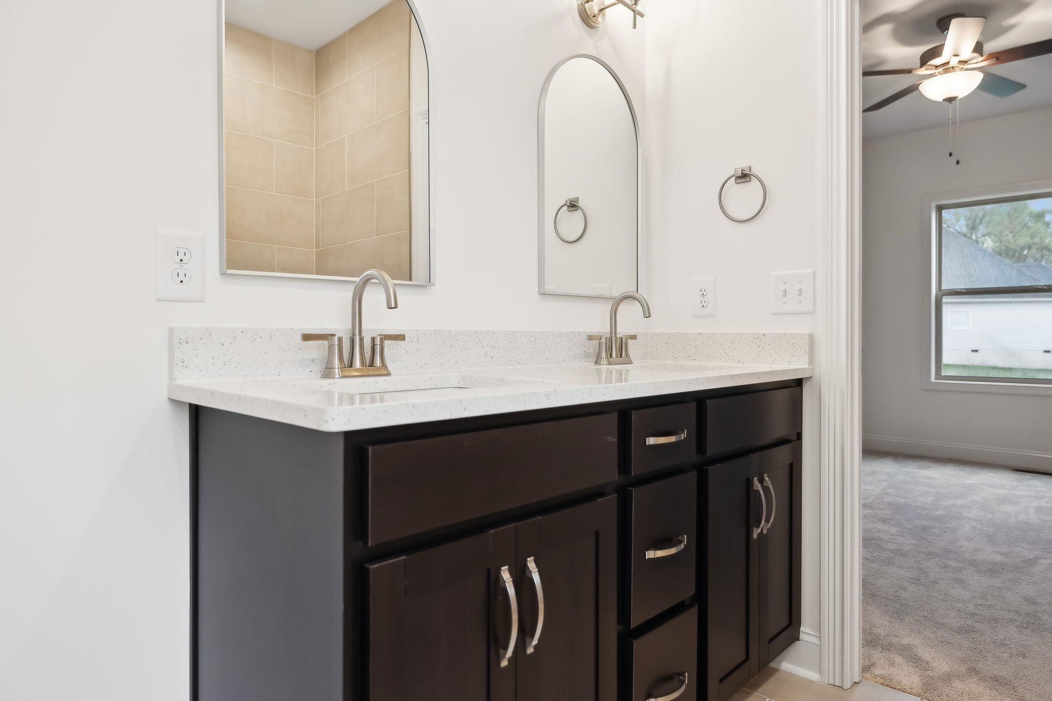 Clarksville, Tennessee, 37043, United States, 4 Bedrooms Bedrooms, ,4 BathroomsBathrooms,Residential,For Sale,2005810