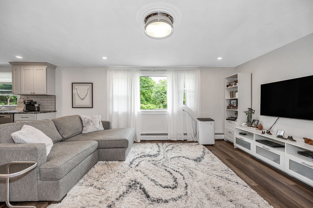 Groveland, Massachusetts, 01834, United States, 5 Bedrooms Bedrooms, ,3 BathroomsBathrooms,Residential,For Sale,1904237