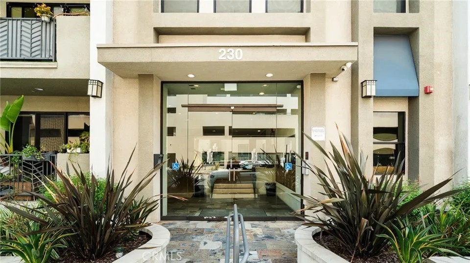 Glendale, California, 91205, United States, 2 Bedrooms Bedrooms, ,2 BathroomsBathrooms,Residential,For Sale,1950855