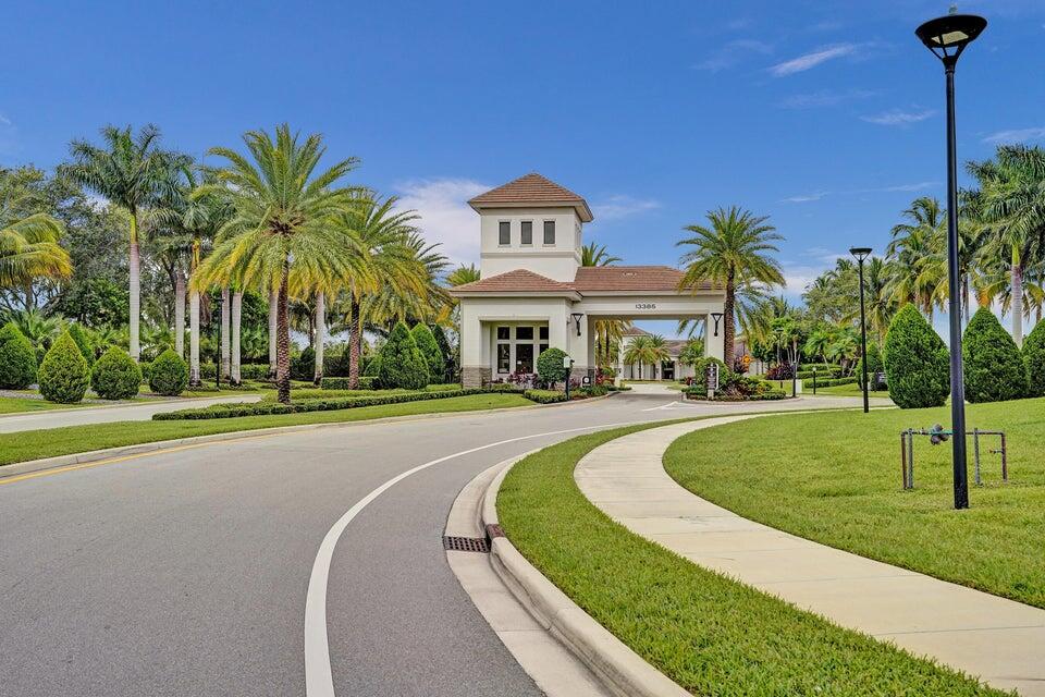Delray Beach, Florida, 33446, United States, 4 Bedrooms Bedrooms, ,2 BathroomsBathrooms,Residential,For Sale,1898707