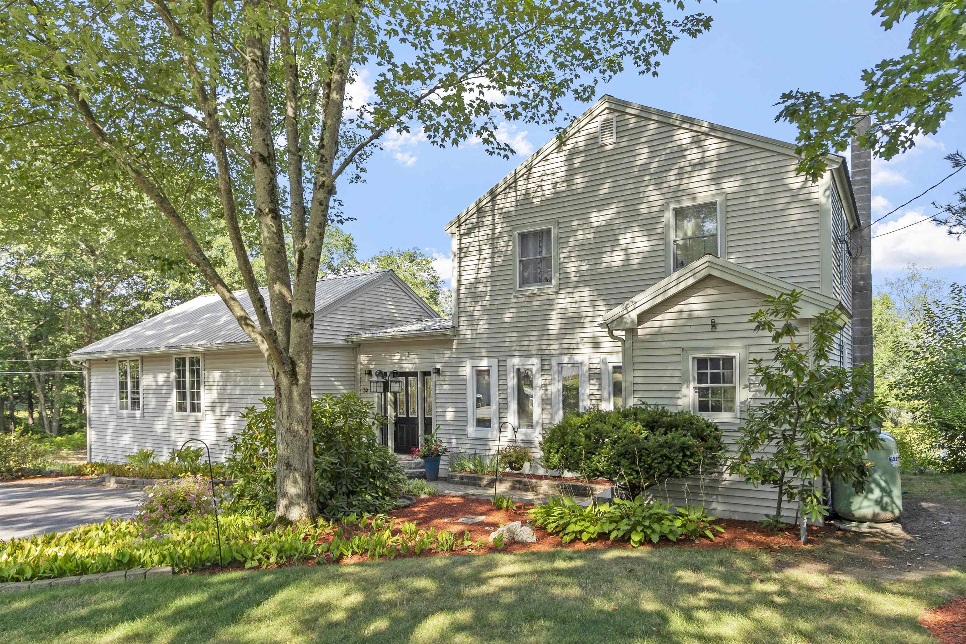 Kingston, New Hampshire, 03848, United States, 4 Bedrooms Bedrooms, ,2 BathroomsBathrooms,Residential,For Sale,1917052