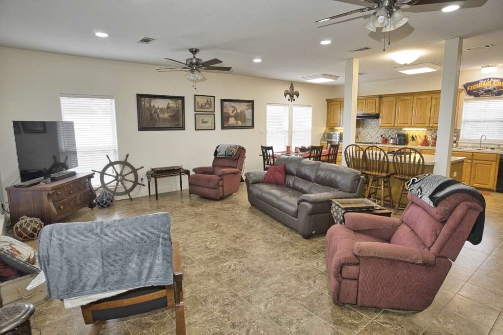 Brazoria, Texas, 77422, United States, 4 Bedrooms Bedrooms, ,3 BathroomsBathrooms,Residential,For Sale,1935189