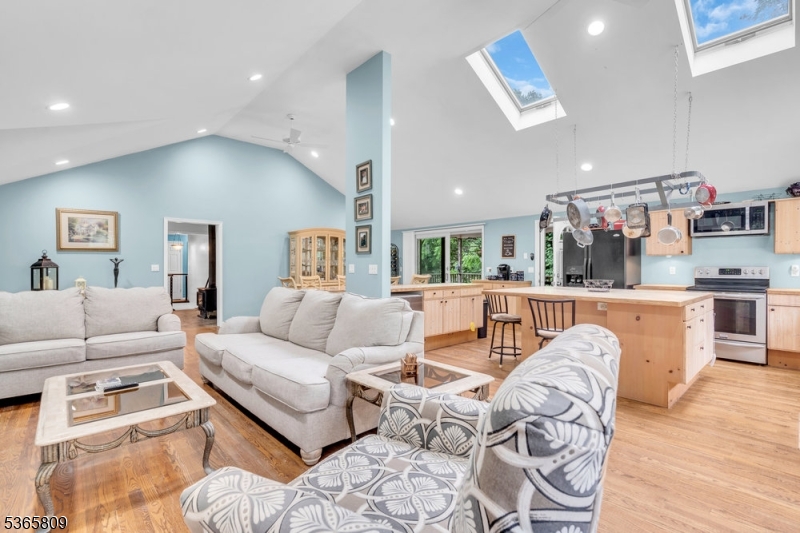 Franklin Twp., New Jersey, 07882, United States, 4 Bedrooms Bedrooms, ,3 BathroomsBathrooms,Residential,For Sale,1957120