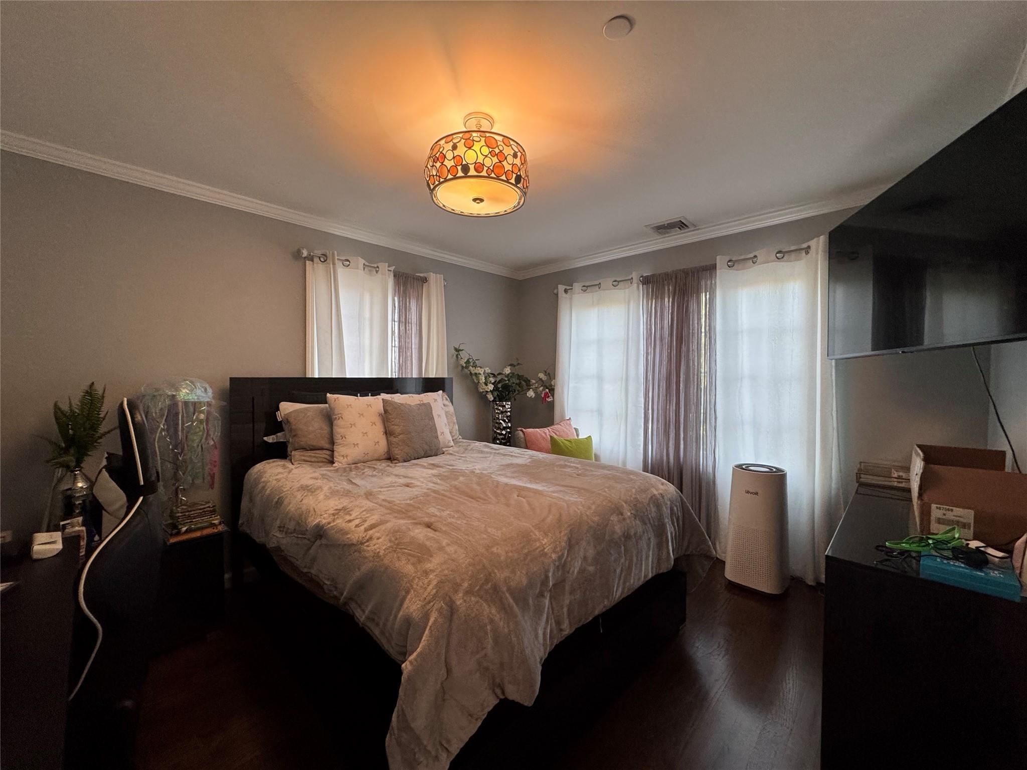 Seaford, New York, 11783, United States, 6 Bedrooms Bedrooms, ,3 BathroomsBathrooms,Residential,For Sale,1766775
