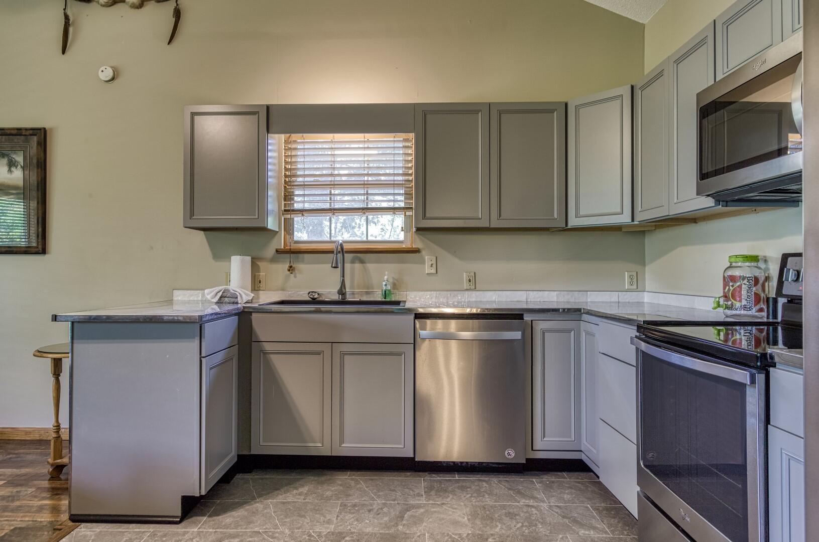Gatlinburg, Tennessee, 37738, United States, 2 Bedrooms Bedrooms, ,3 BathroomsBathrooms,Residential,For Sale,1931589