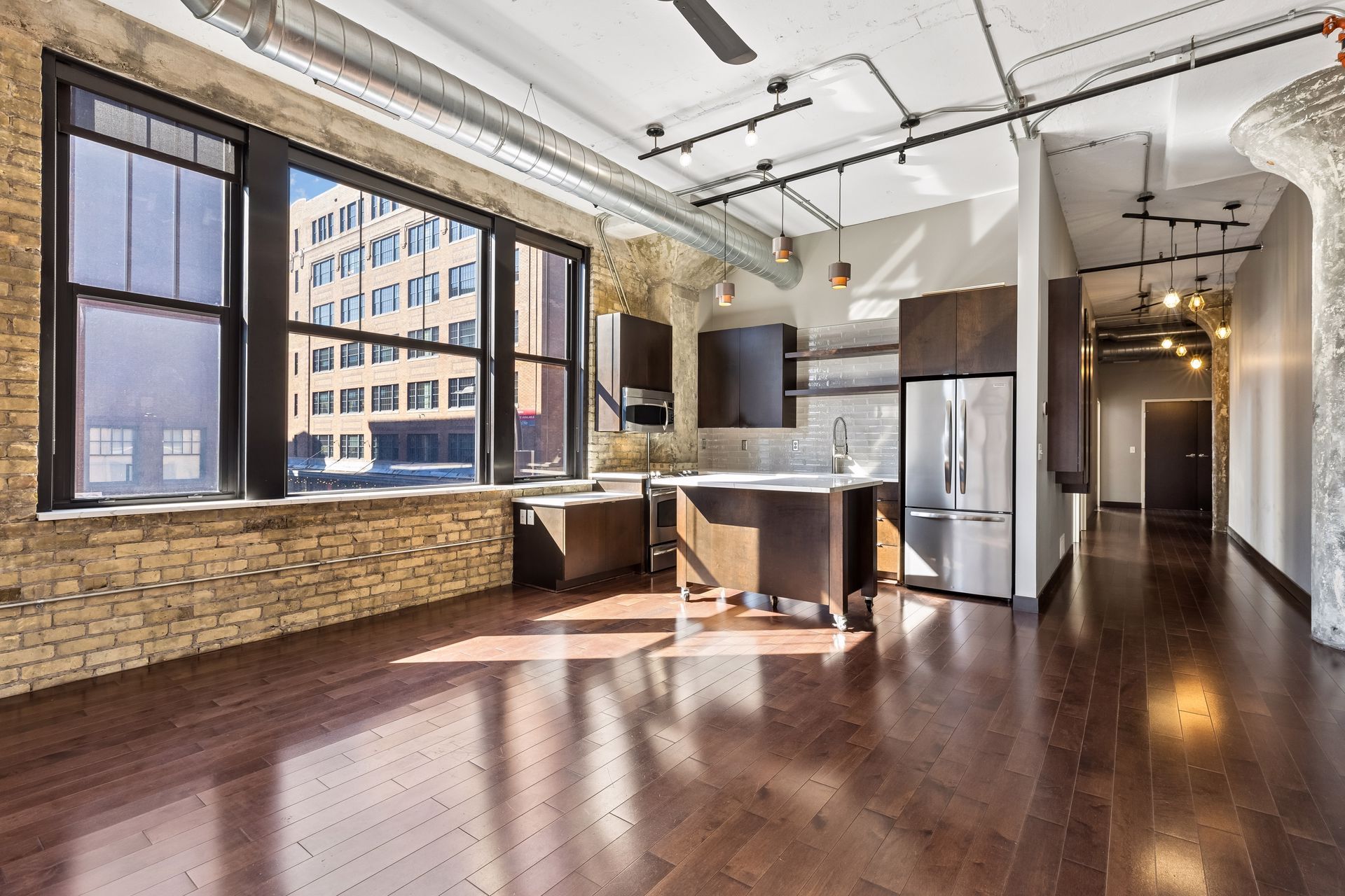  Iconic Corner Loft in Coveted North Loop - 物件實景