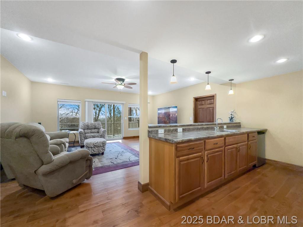 Camdenton, Missouri, 65020, United States, 4 Bedrooms Bedrooms, ,4 BathroomsBathrooms,Residential,For Sale,1805220