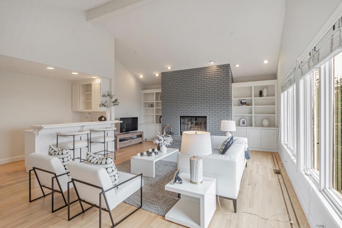 San Carlos, California, 94070, United States, 5 Bedrooms Bedrooms, ,5 BathroomsBathrooms,Residential,For Sale,1700172