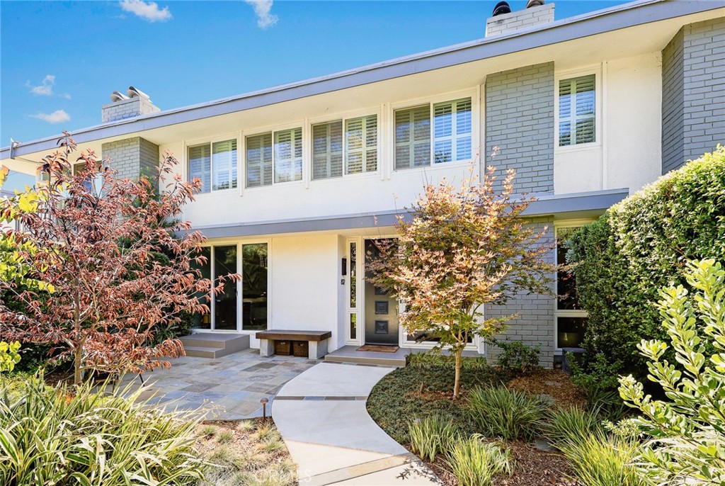 Pasadena, California, 91105, United States, 2 Bedrooms Bedrooms, ,1 BathroomBathrooms,Residential,For Sale,1941696
