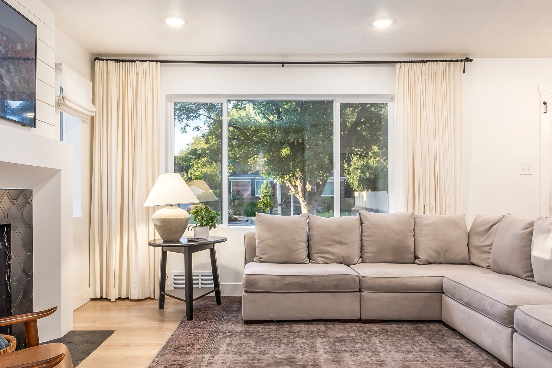  Remodeled Rambler with Outside Basement Entrance - 物件實景
