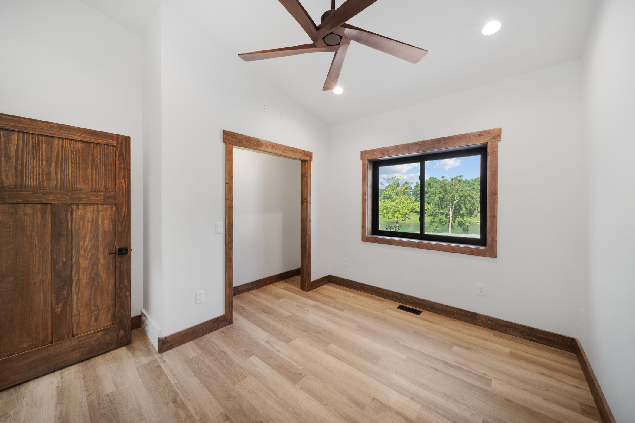 Sevierville, Tennessee, 37876, United States, 2 Bedrooms Bedrooms, ,3 BathroomsBathrooms,Residential,For Sale,1922074