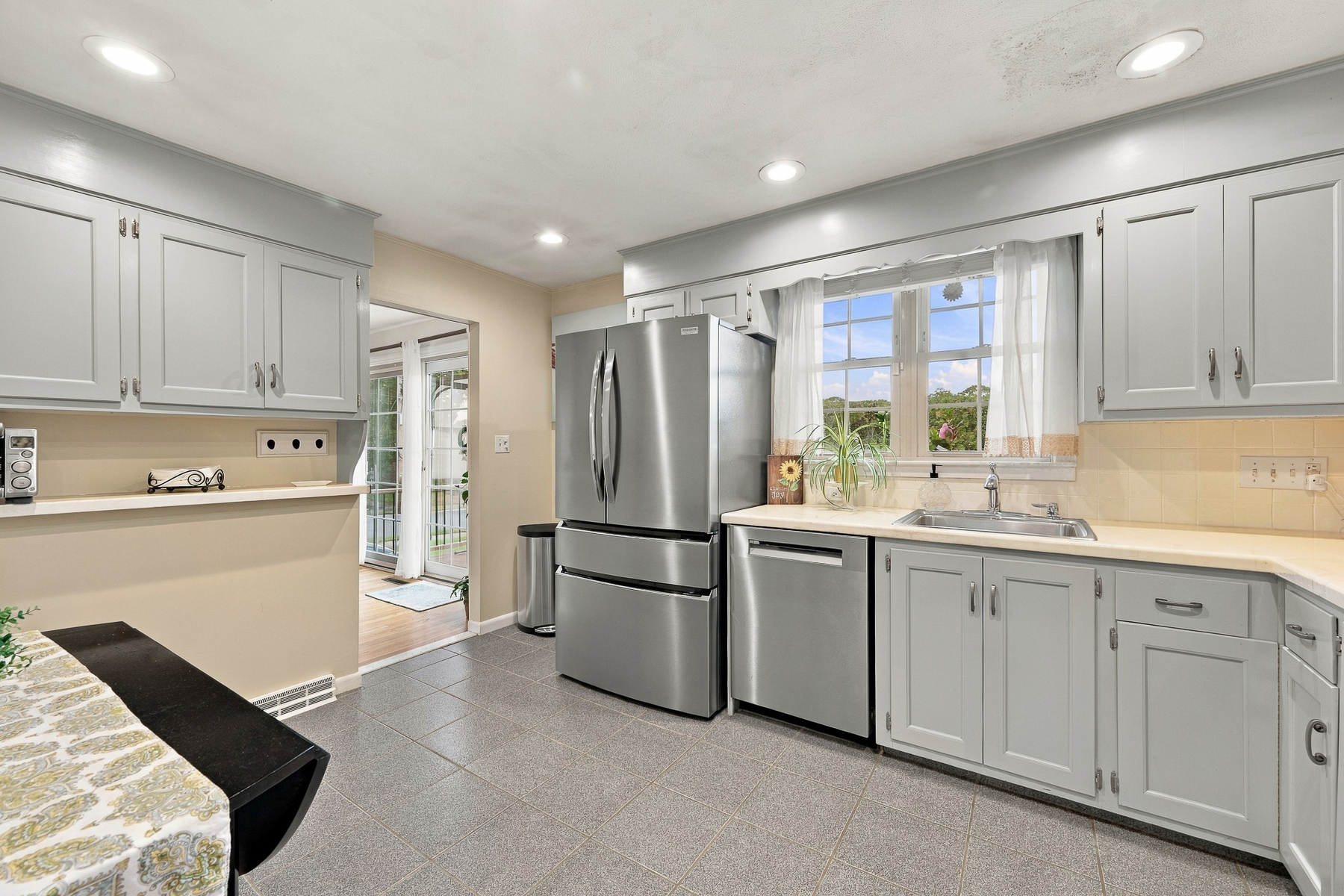  709 Humphrey Street, Swampscott, MA, 01907 - 物件實景