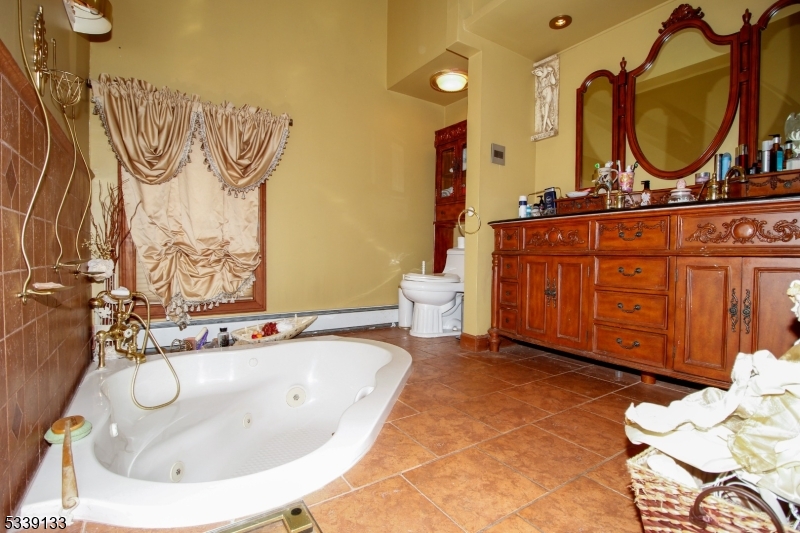 Vernon Twp., New Jersey, 07461-4534, United States, 5 Bedrooms Bedrooms, ,3 BathroomsBathrooms,Residential,For Sale,1944793