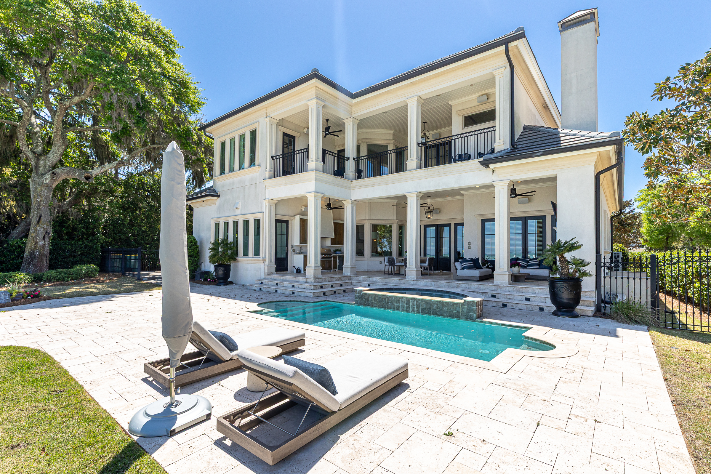  Private Bayfront Estate With Deepwater Dock And Resort-Style Outdoor Living - 物件實景