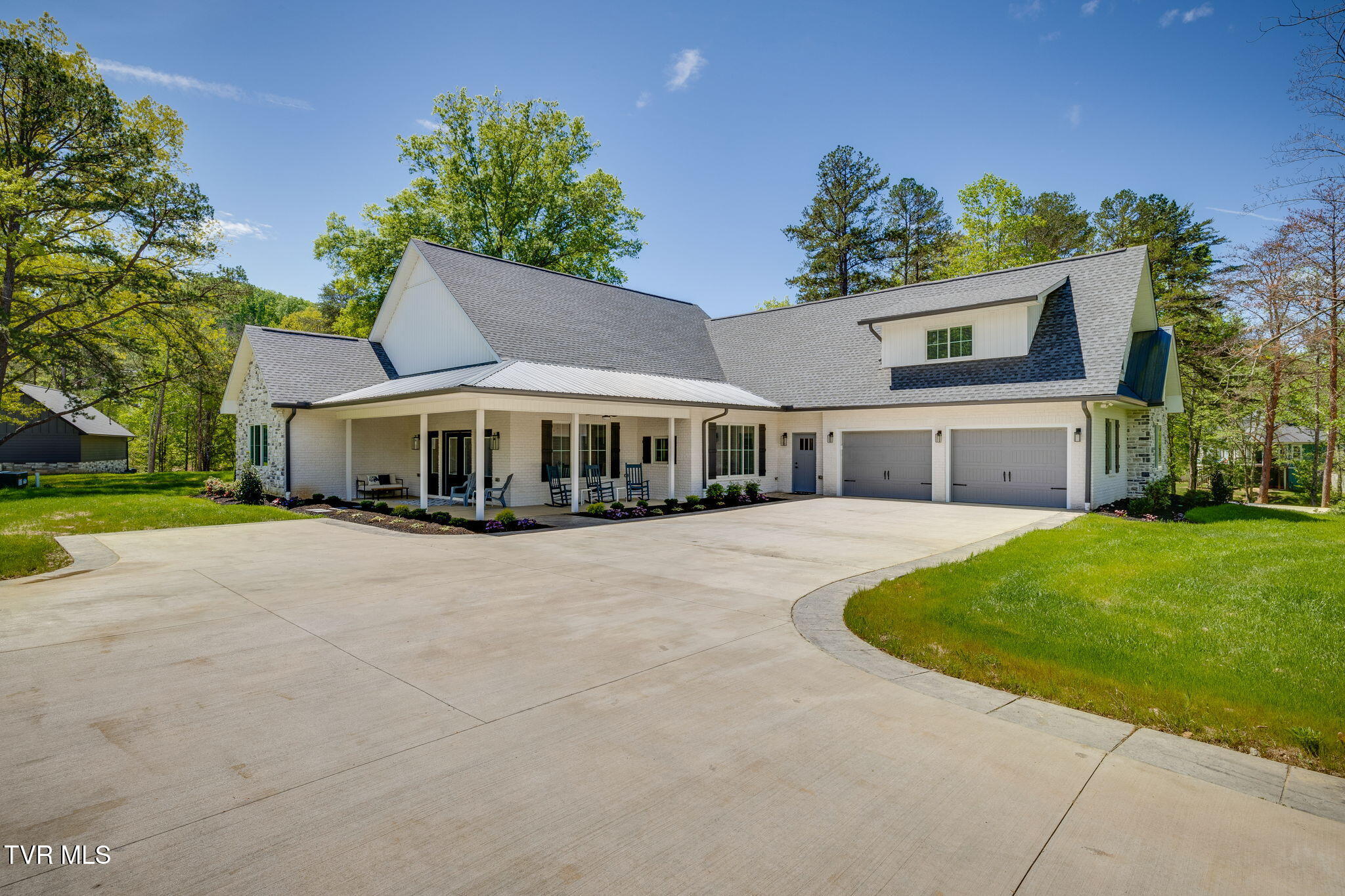 Dandridge, Tennessee, 37725, United States, 3 Bedrooms Bedrooms, ,4 BathroomsBathrooms,Residential,For Sale,2040308