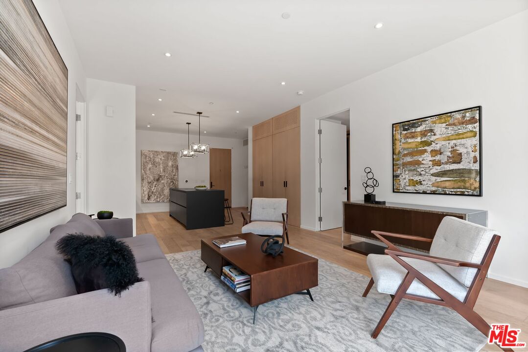 West Hollywood, California, 90069, United States, 2 Bedrooms Bedrooms, ,1 BathroomBathrooms,Residential,For Sale,1938792