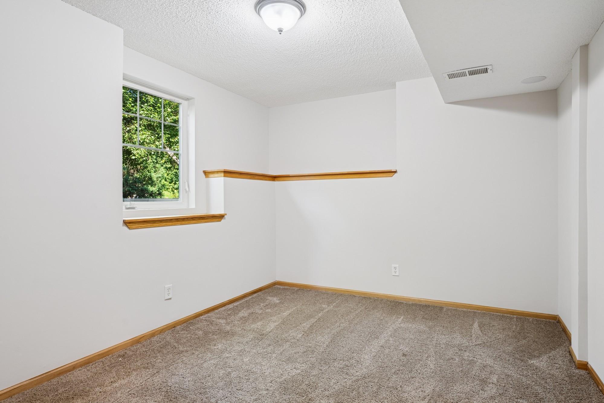 Woodbury, Minnesota, 55129, United States, 5 Bedrooms Bedrooms, ,3 BathroomsBathrooms,Residential,For Sale,1917665