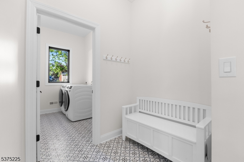 Parsippany-Troy Hills Twp., New Jersey, 07005, United States, 5 Bedrooms Bedrooms, ,4 BathroomsBathrooms,Residential,For Sale,1906910
