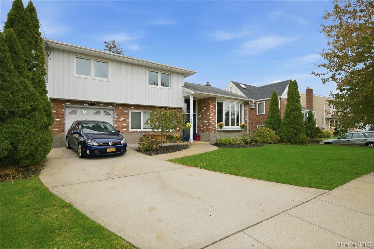 Merrick, New York, 11566, United States, 3 Bedrooms Bedrooms, ,3 BathroomsBathrooms,Residential,For Sale,1986518