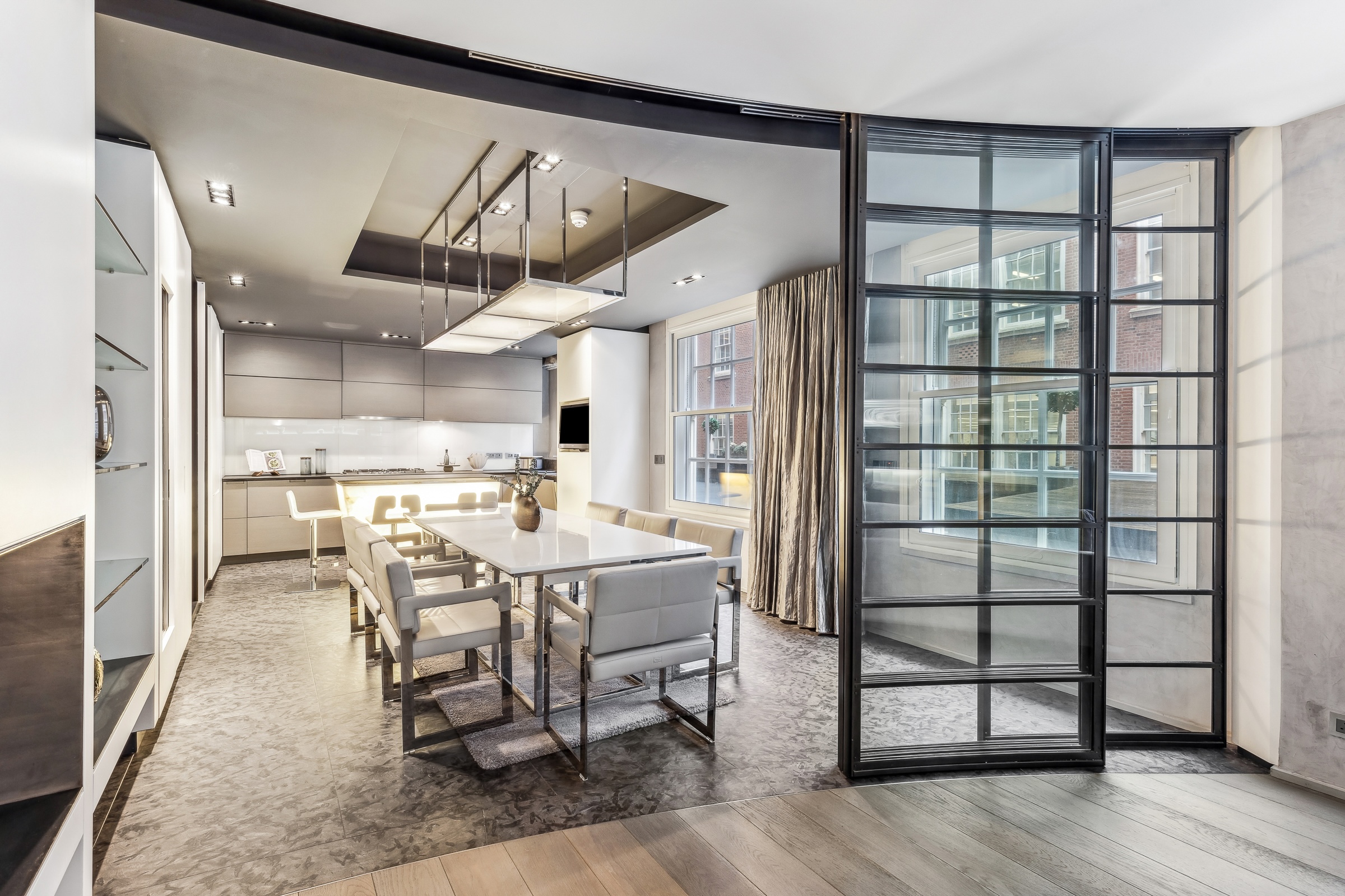 Contemporary five-bedroom apartment in Mayfair 