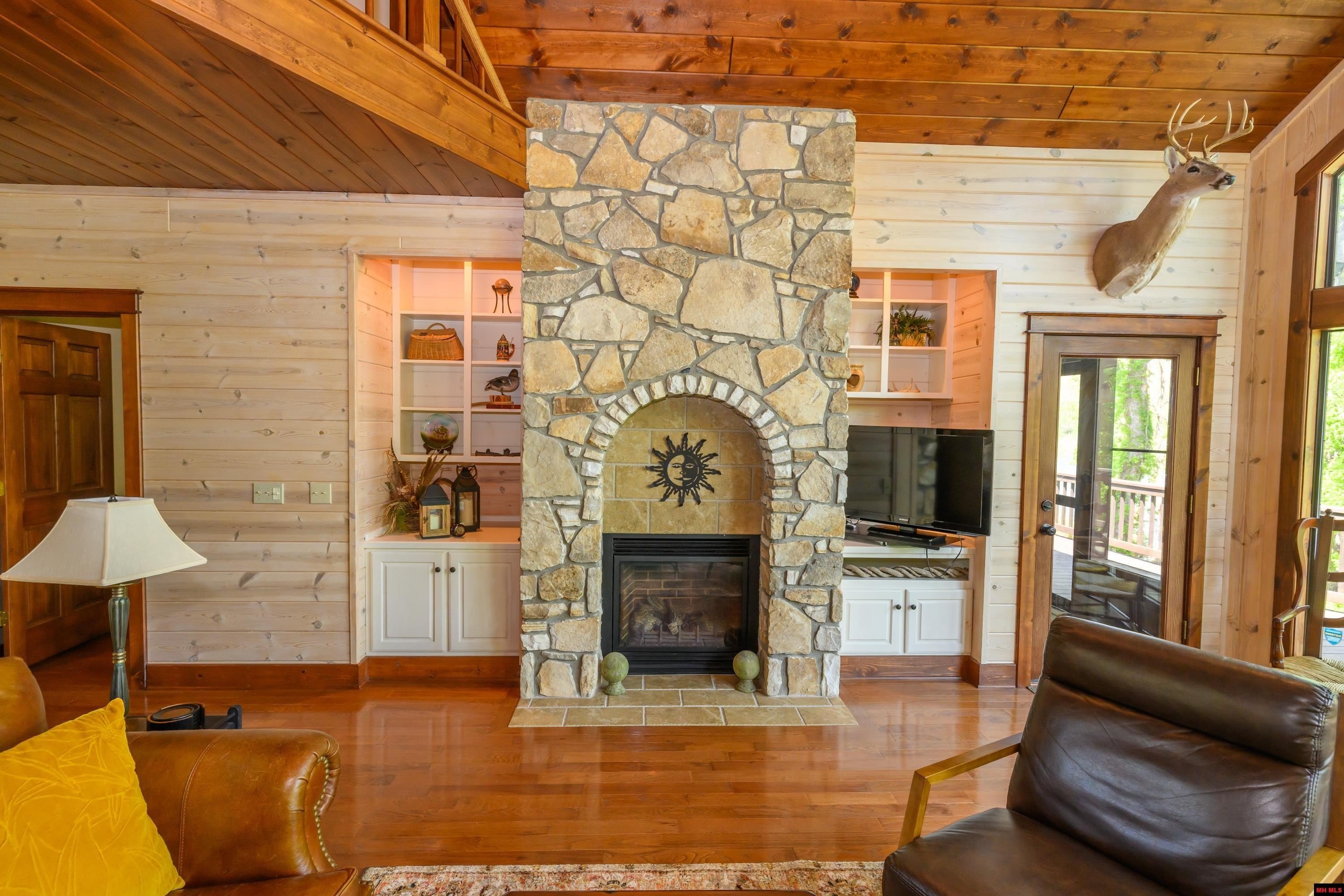Norfork, Arkansas, 72658, United States, 3 Bedrooms Bedrooms, ,3 BathroomsBathrooms,Residential,For Sale,1921942