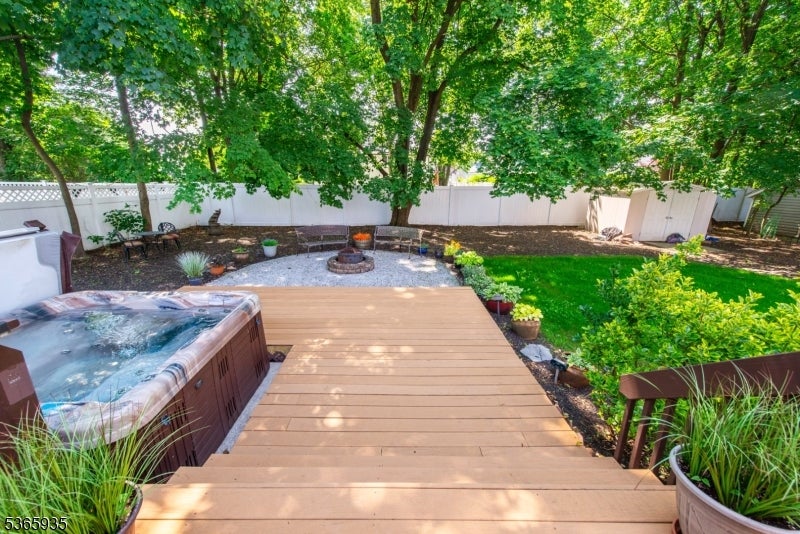 Wayne Twp., New Jersey, 07470, United States, 5 Bedrooms Bedrooms, ,3 BathroomsBathrooms,Residential,For Sale,1928449