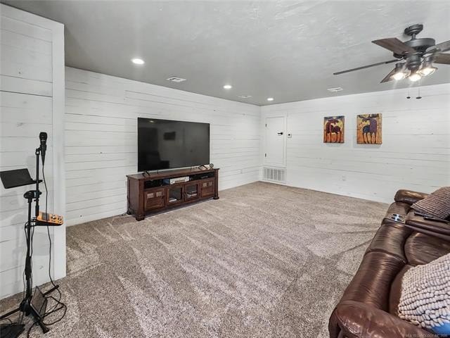 Tahlequah, Oklahoma, 74464, United States, 4 Bedrooms Bedrooms, ,4 BathroomsBathrooms,Residential,For Sale,2040103